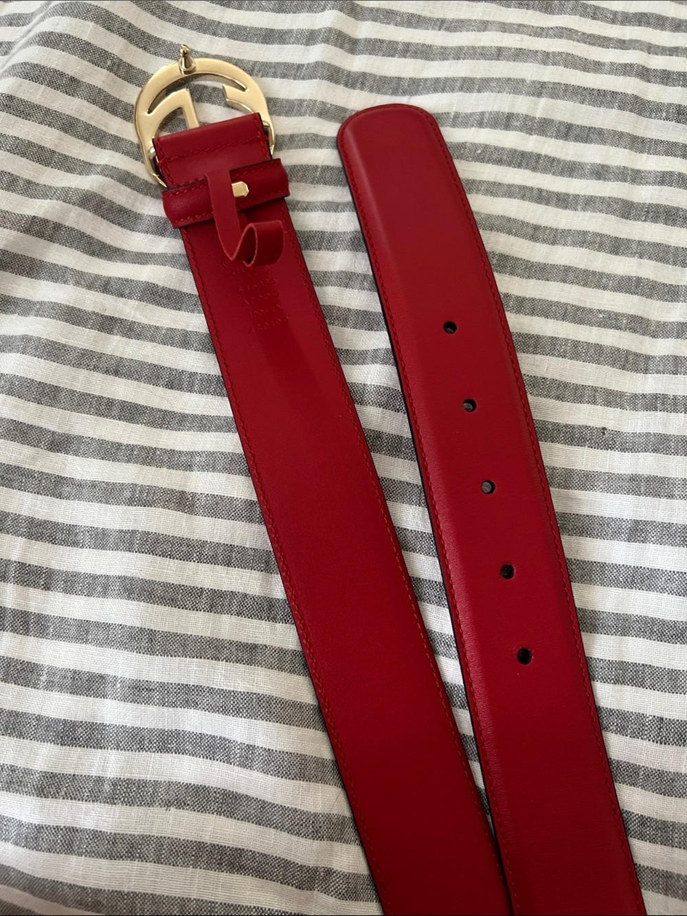 Gucci Red Leather Belt with Gold Double-G Buckle - Picture 3 of 3